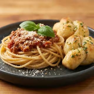 Kid's Plain Spaghetti, Two Garlic Knots & Soft Drink.