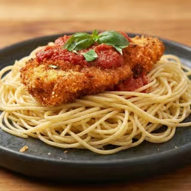 Kid's Spaghetti with Chicken, Two Garlic Knots & Soft Drink.